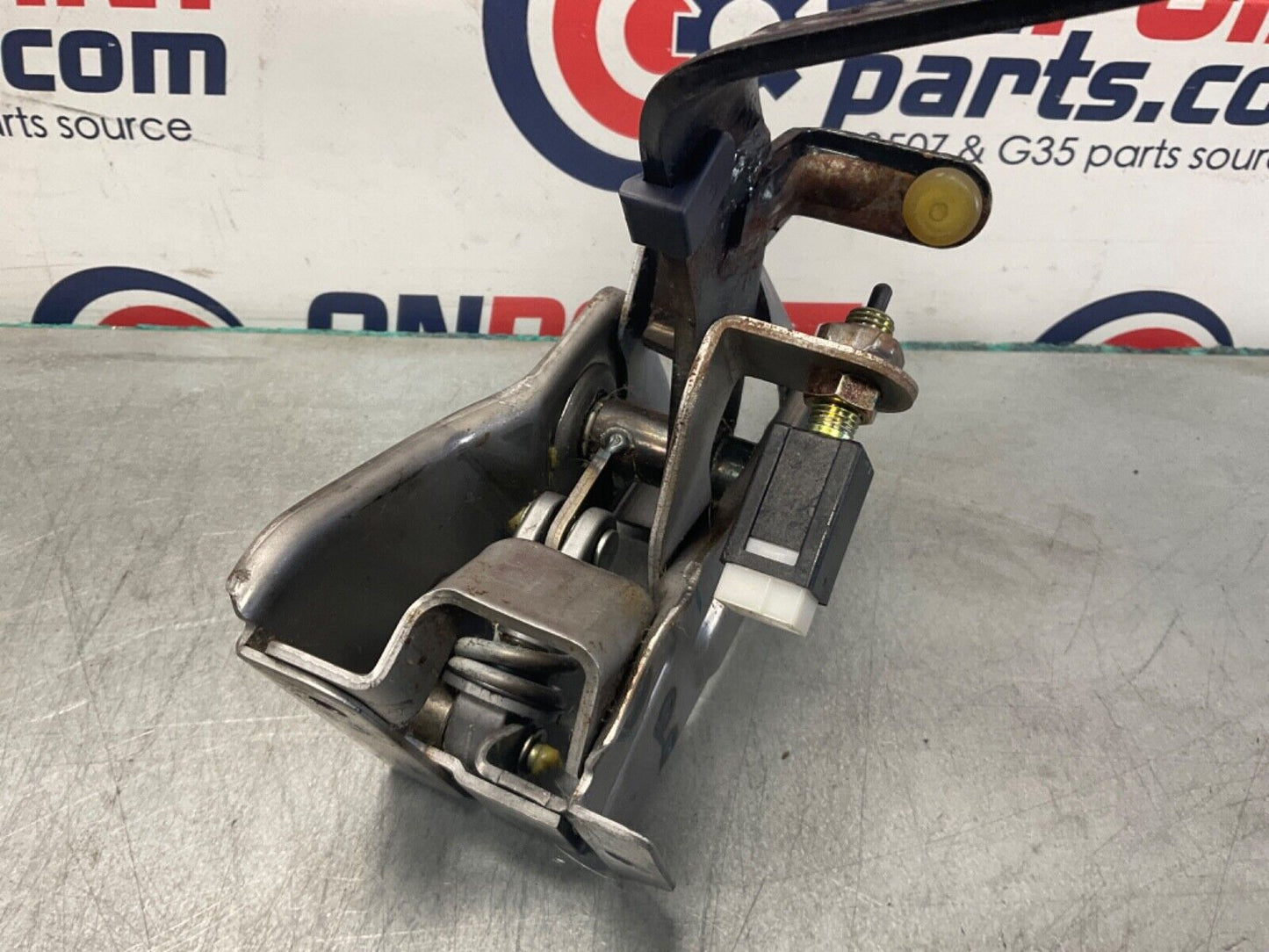 2007 Nissan Z33 350Z 6MT Manual Clutch Pedal  and Bracket OEM 25BBMFK - On Point Parts Inc