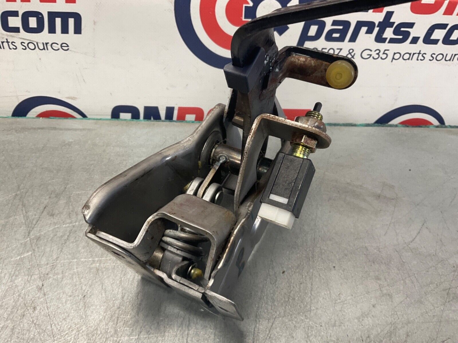 2007 Nissan Z33 350Z 6MT Manual Clutch Pedal  and Bracket OEM 25BBMFK - On Point Parts Inc