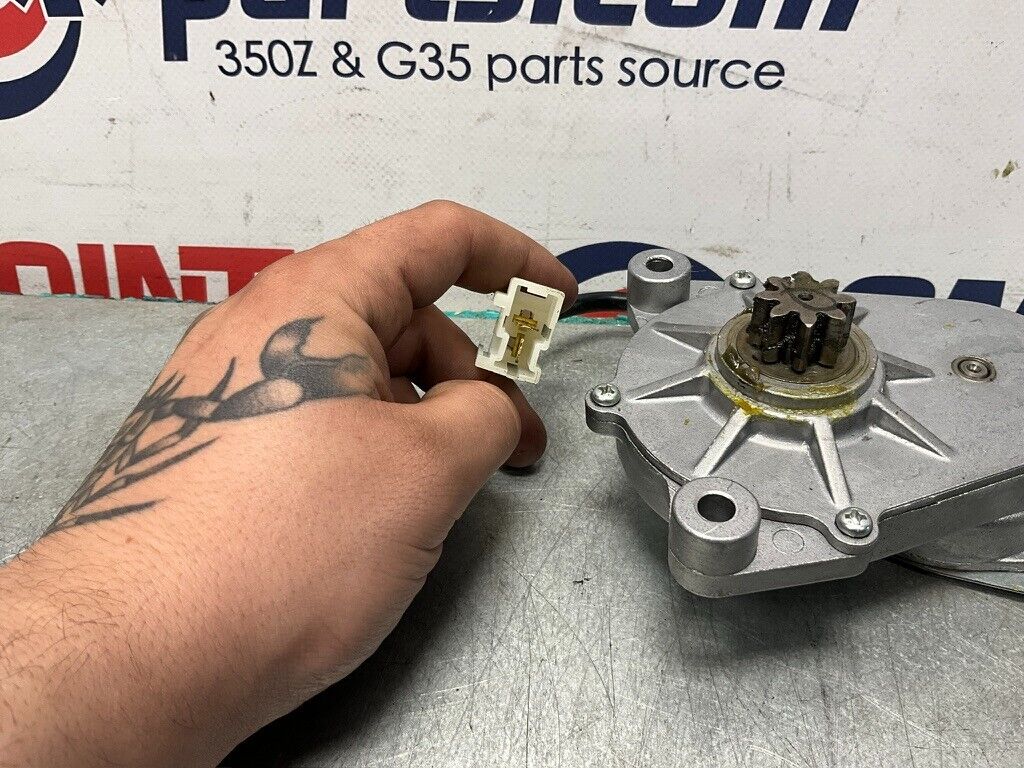 2006 Nissan Z33 350Z Driver Left Tonneau Cover Lift Motor OEM 11BB1FA - On Point Parts Inc