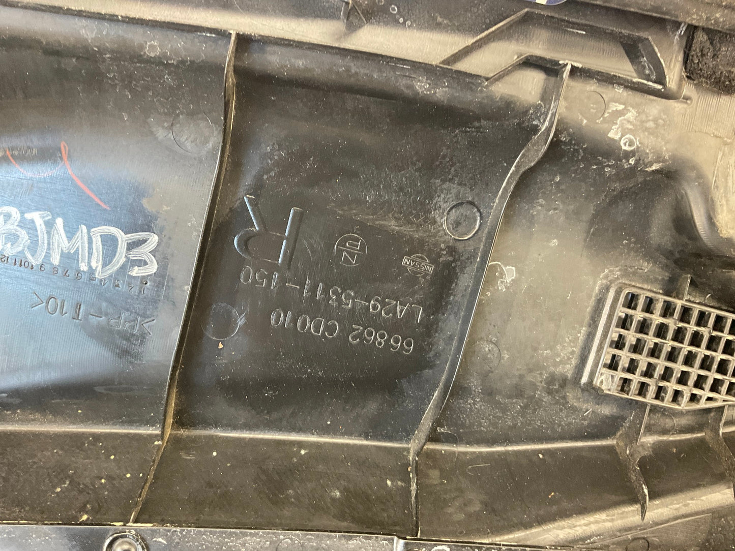 2008 Nissan 350Z Windshield Hood Cowl 66863 66862 OEM 23BJMD3 - On Point Parts Inc