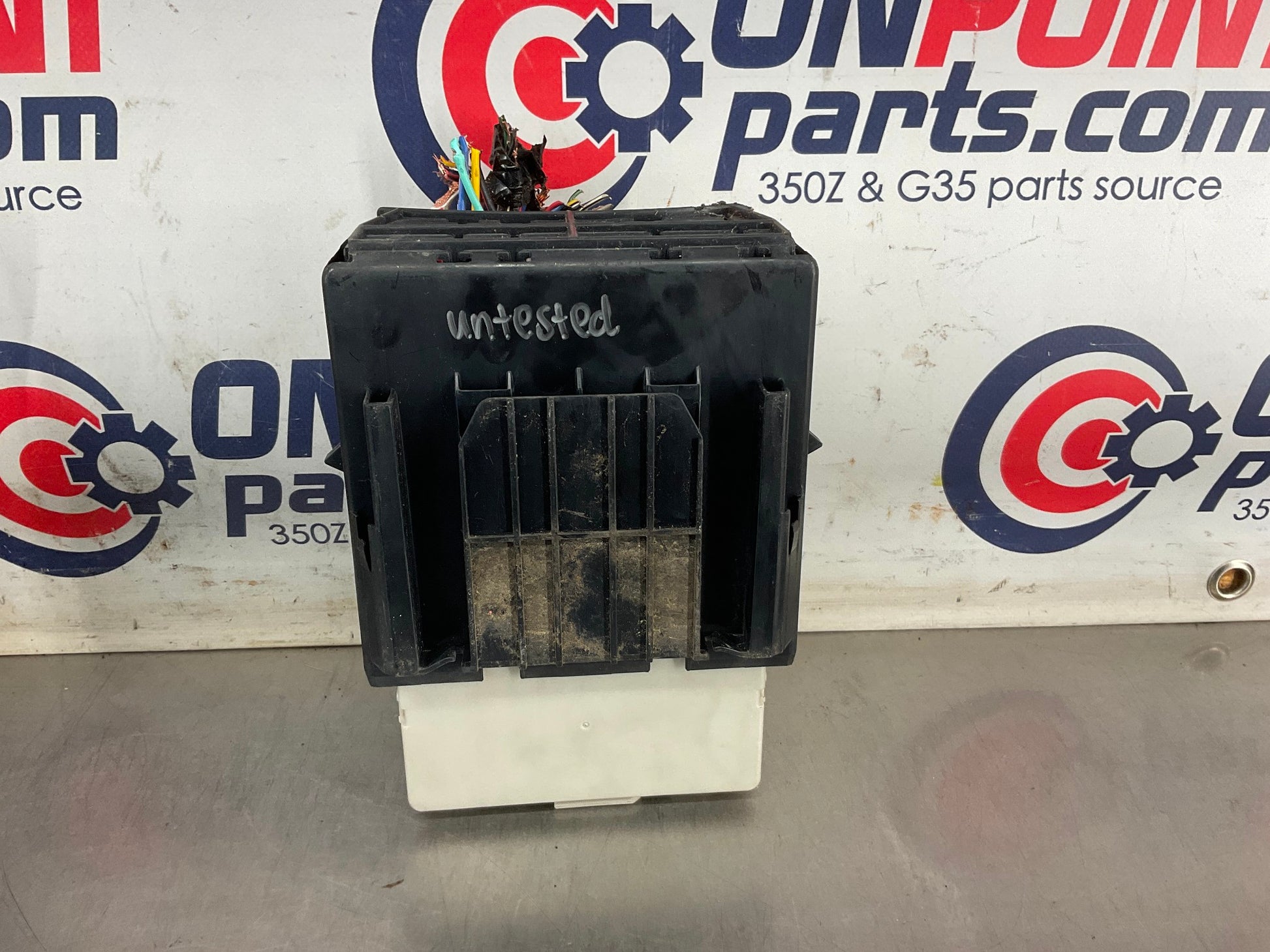 2004 Infiniti G35 IPDM Engine Large Fuse Relay Box 284B7 OEM 15BE4EC - On Point Parts Inc