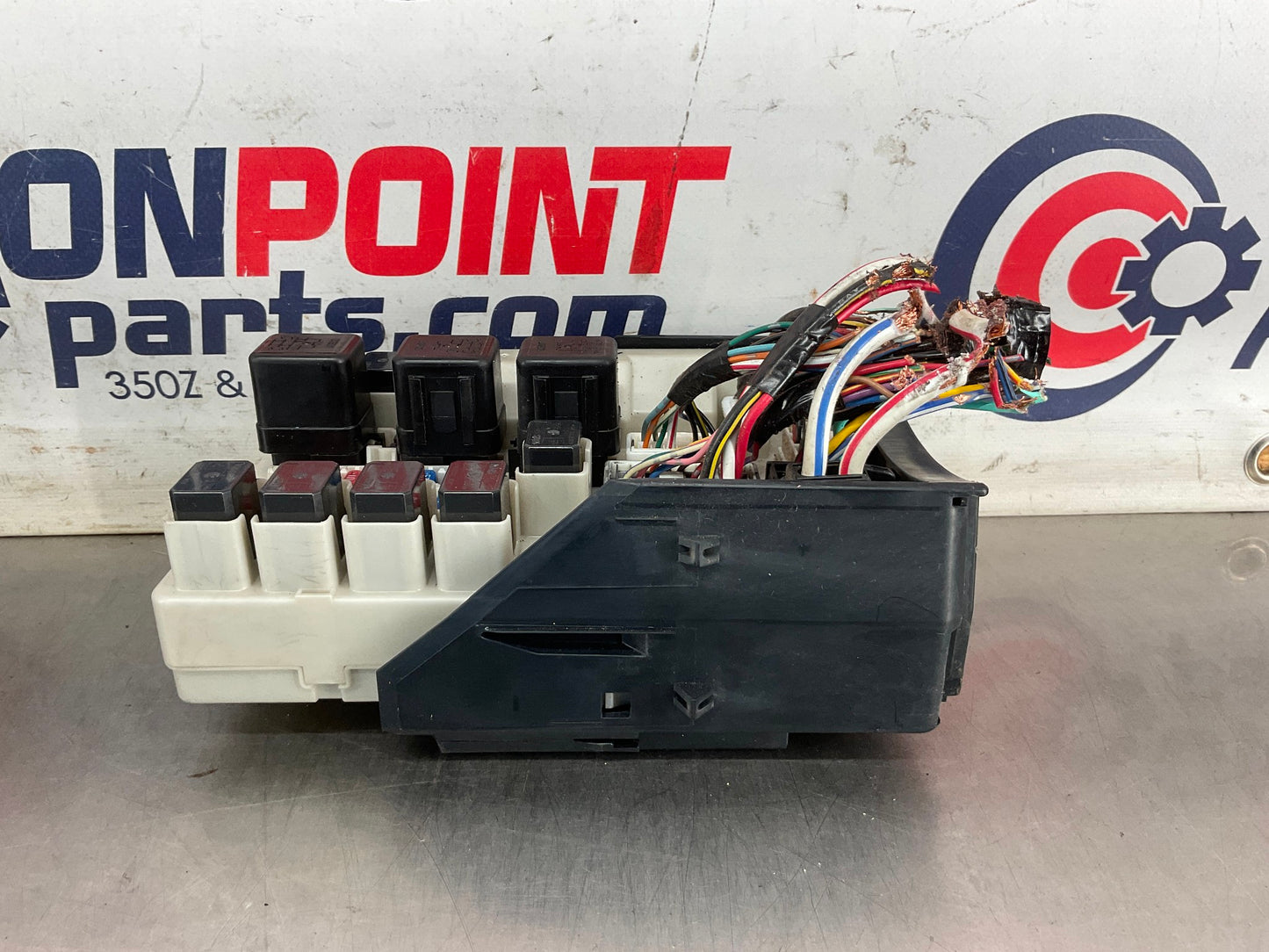 2004 Infiniti G35 IPDM Engine Large Fuse Relay Box 284B7 OEM 15BE4EC - On Point Parts Inc