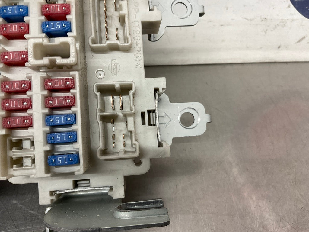 2003 Infiniti G35 Manual BCM Body Control Module 284B1-AM821 OEM 13BEWEC - On Point Parts Inc