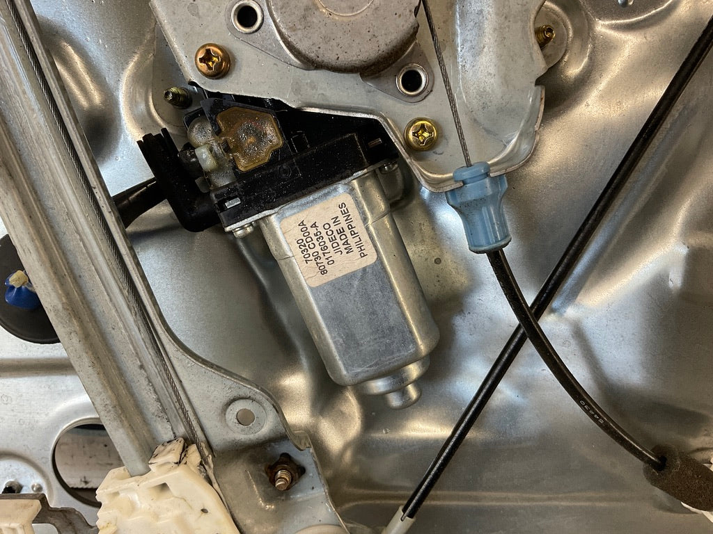 2004 Nissan 350Z Passenger Right Window Regulator Motor Assembly OEM 24BIVD3 - On Point Parts Inc