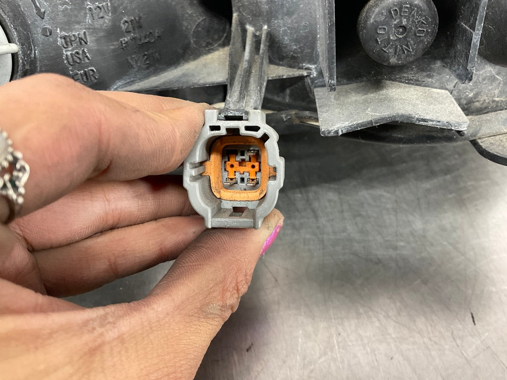 2007 Nissan 350Z Passenger Right Rear Bumper Turn Signal 26554 OEM 25BCBE2 - On Point Parts Inc