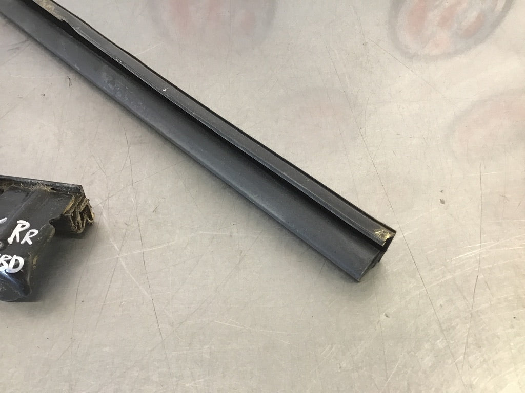 09-13 G37 Sedan Passenger RH Rear Door Window Rubber Seal