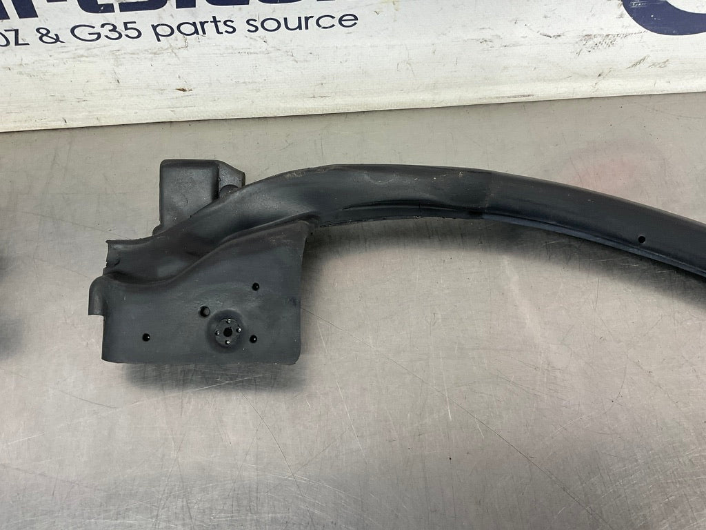 2004 Nissan 350Z Passenger Right Lower Door Seal 80830 OEM 14BEQEE - On Point Parts Inc