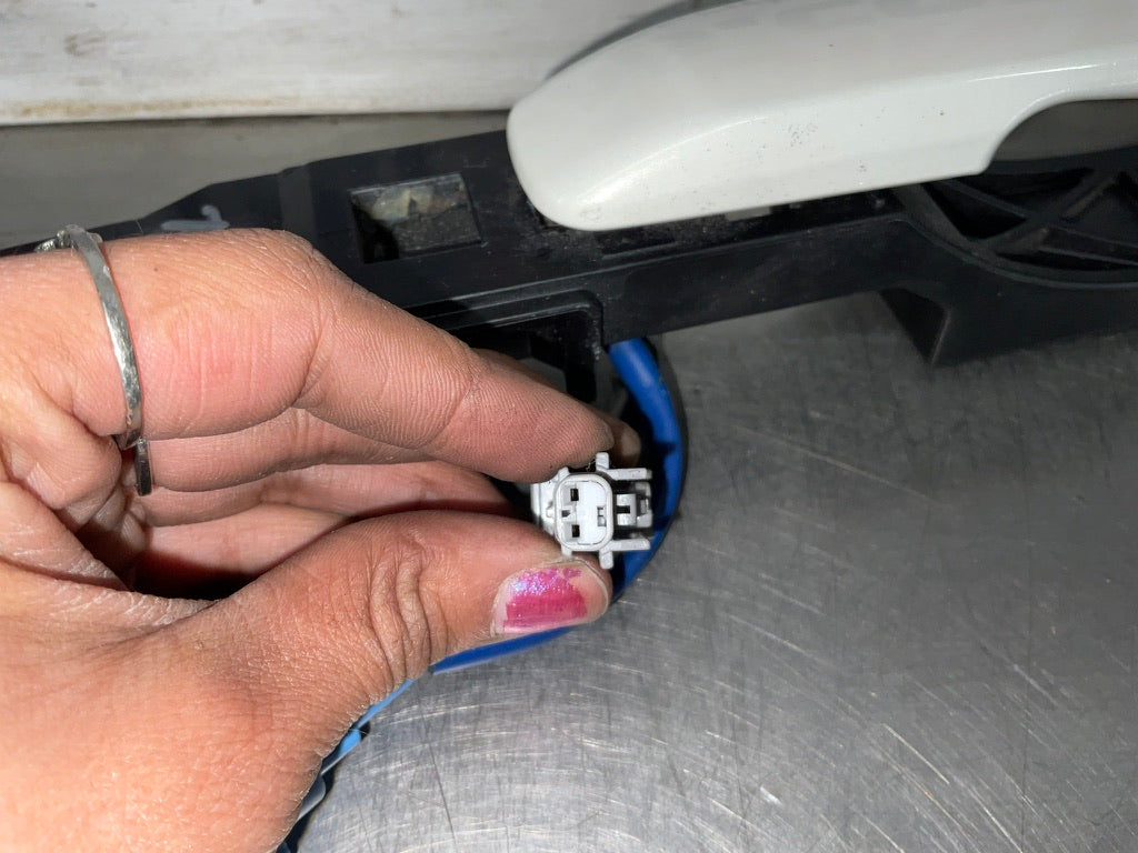 2013 Infiniti G37 Sedan Passenger Right Front Exterior Door Handle OEM 12BCGEE - On Point Parts Inc