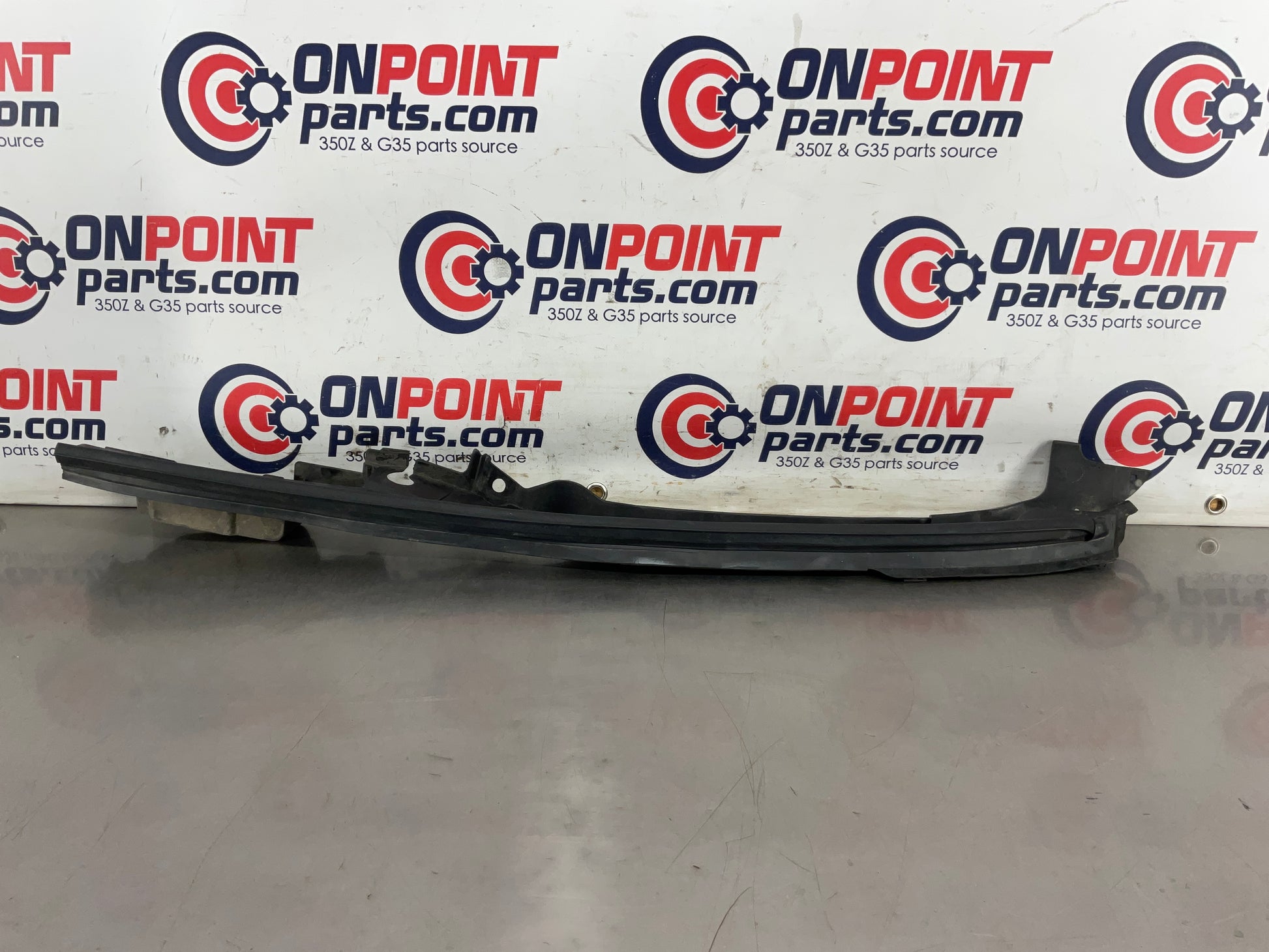 2013 Infiniti G37 Sedan Passenger Right Hood Fender Seal 65820 OEM 12BCGEK - On Point Parts Inc