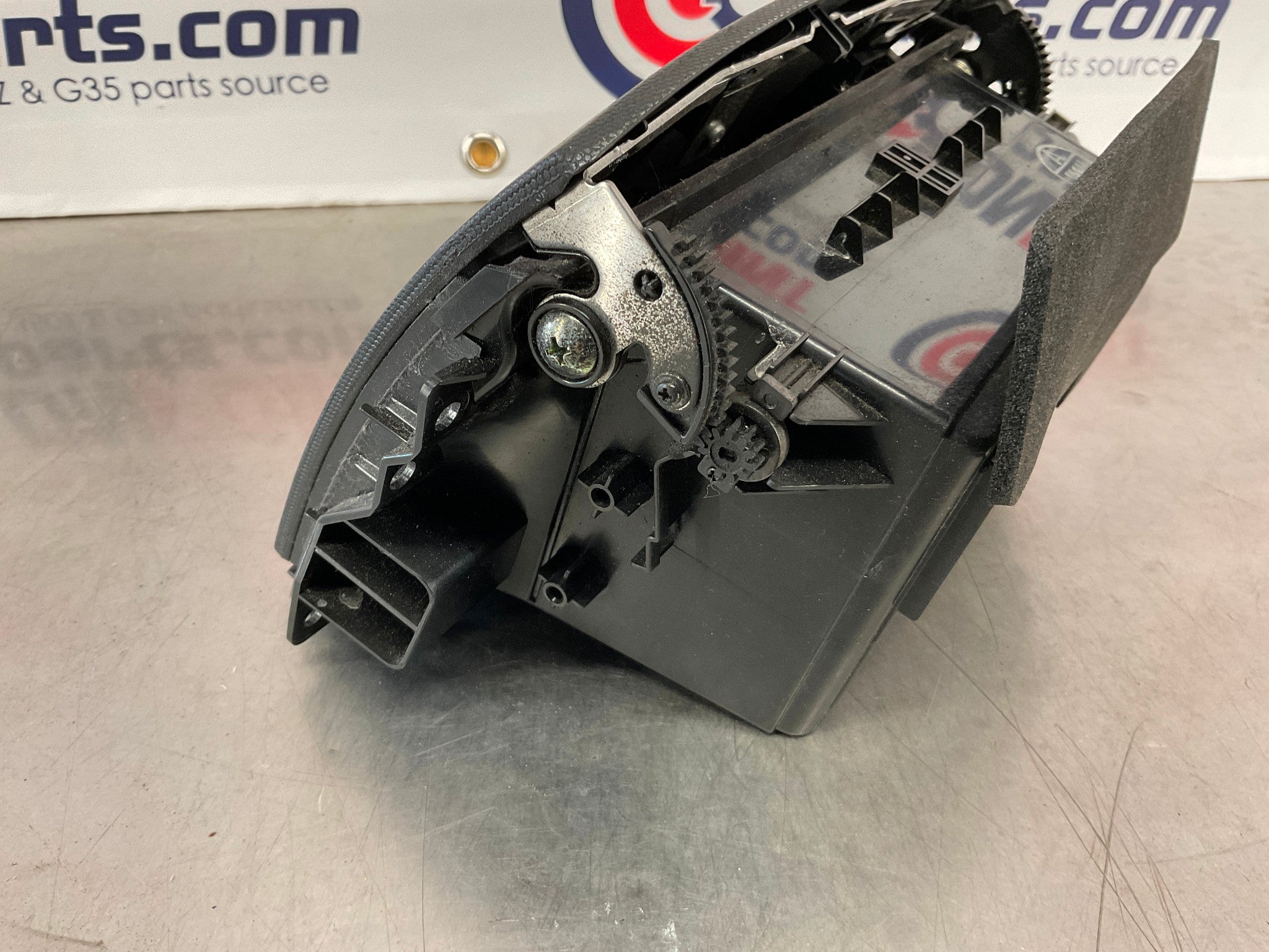 2006 Nissan 350Z Front Interior Center Console Cubby OEM