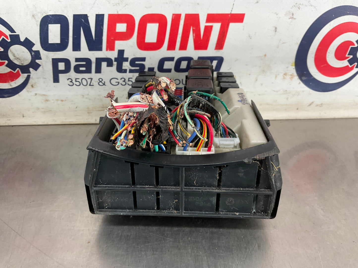 2004 Infiniti G35 IPDM Engine Large Fuse Relay Box 284B7 OEM 15BE4EC - On Point Parts Inc