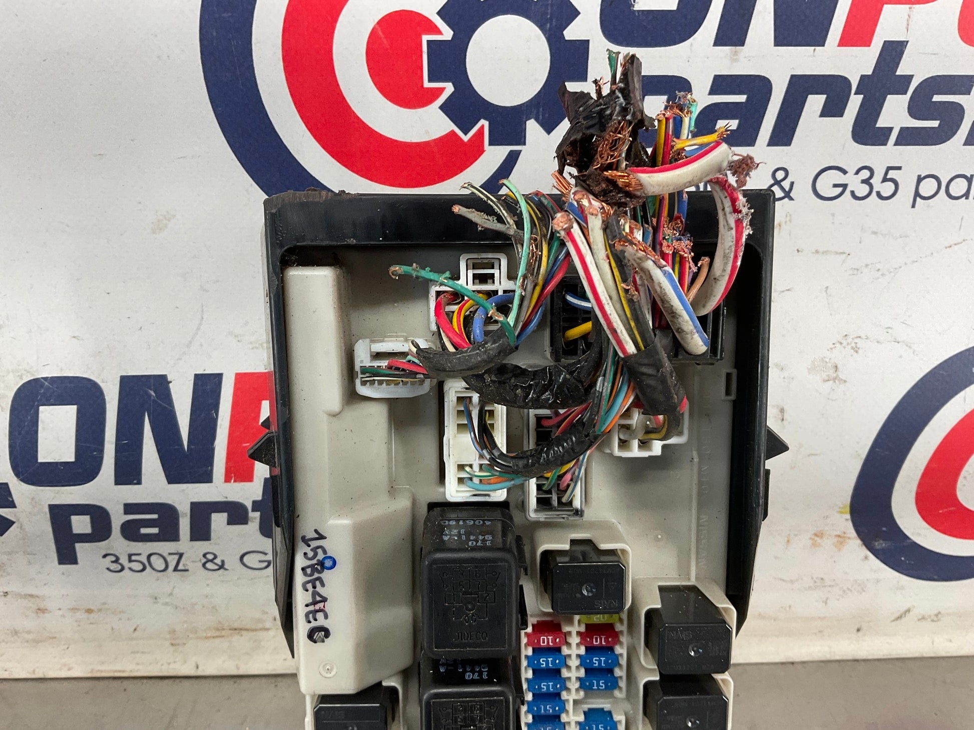 2004 Infiniti G35 IPDM Engine Large Fuse Relay Box 284B7 OEM 15BE4EC - On Point Parts Inc