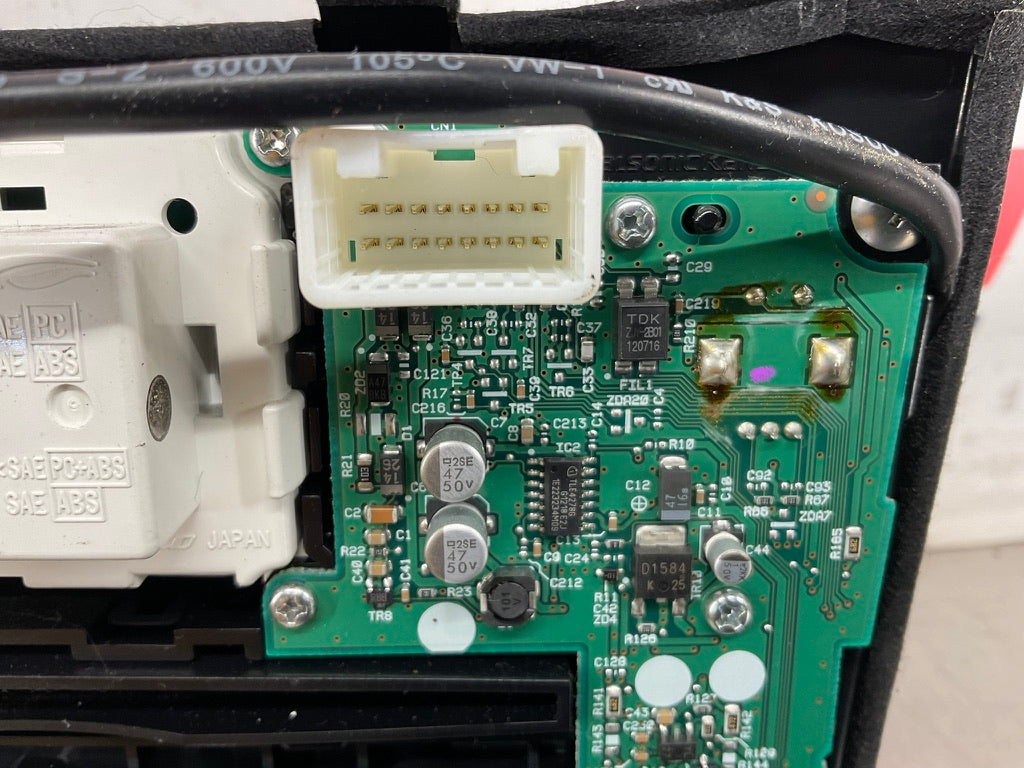 2013 Infiniti G37 Center Dash AC Radio CD Controls OEM 12BCGEA - On Point Parts Inc