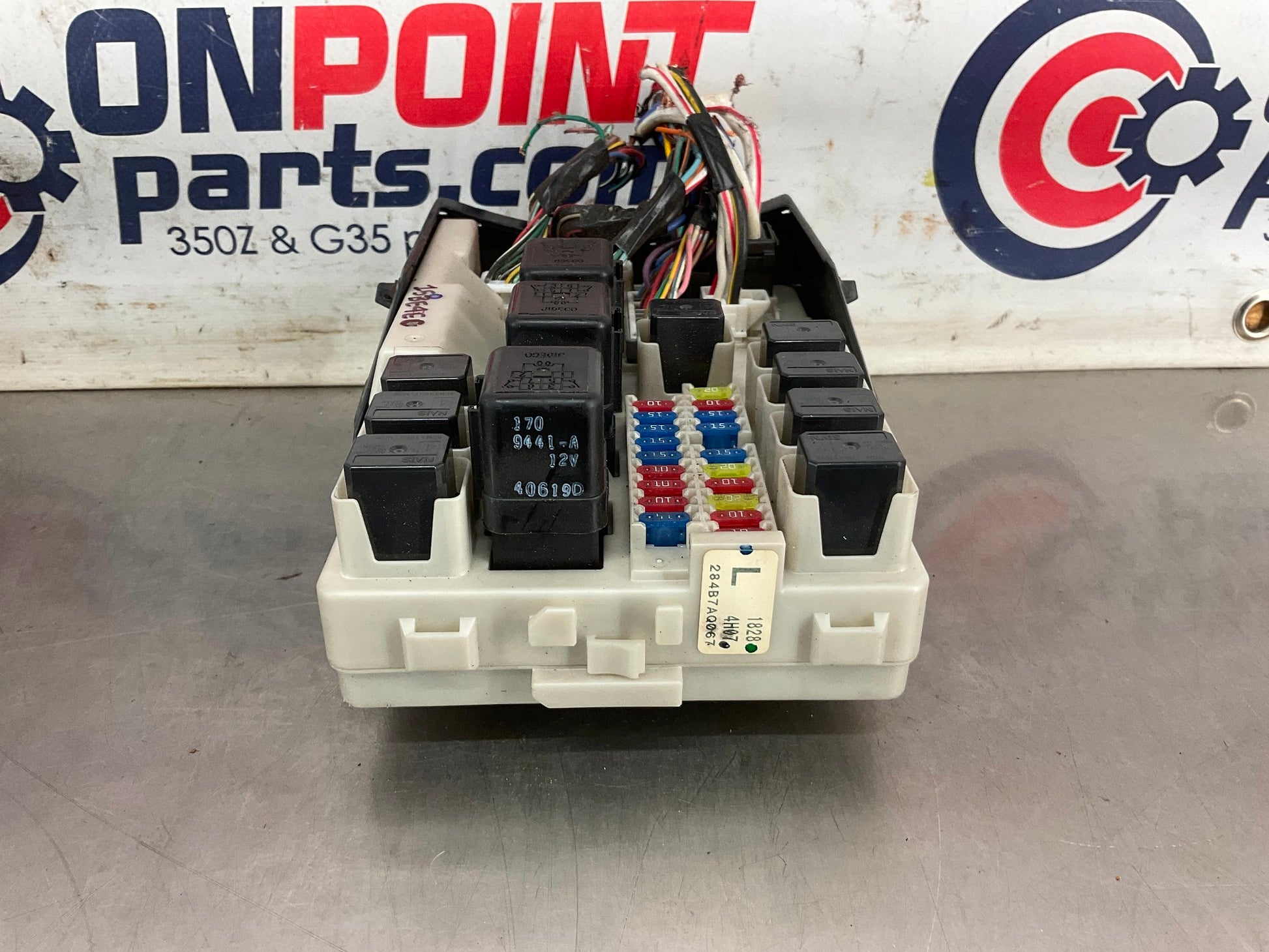 2004 Infiniti G35 IPDM Engine Large Fuse Relay Box 284B7 OEM 15BE4EC - On Point Parts Inc