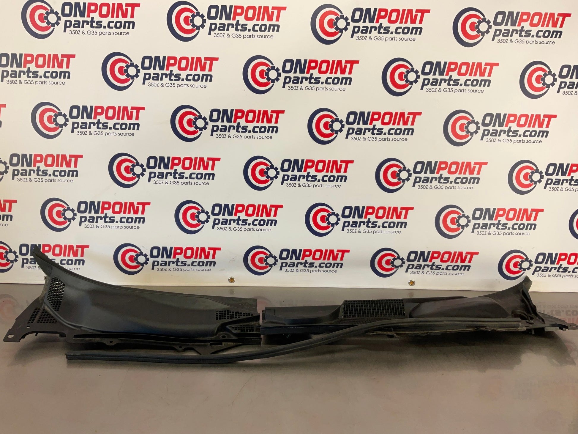 2008 Nissan 350Z Windshield Hood Cowl 66863 66862 OEM 23BJMD3 - On Point Parts Inc