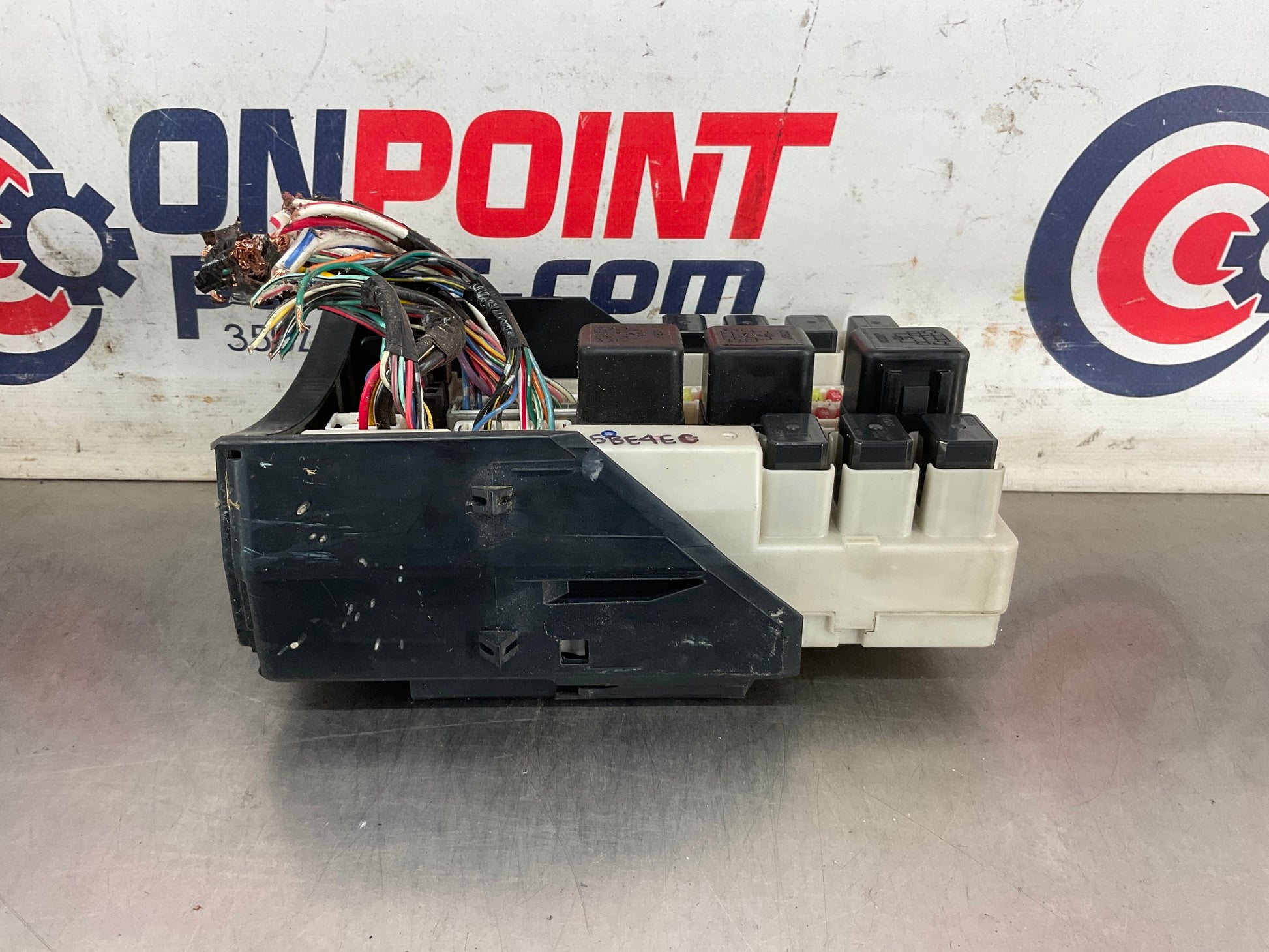 2004 Infiniti G35 IPDM Engine Large Fuse Relay Box 284B7 OEM 15BE4EC - On Point Parts Inc