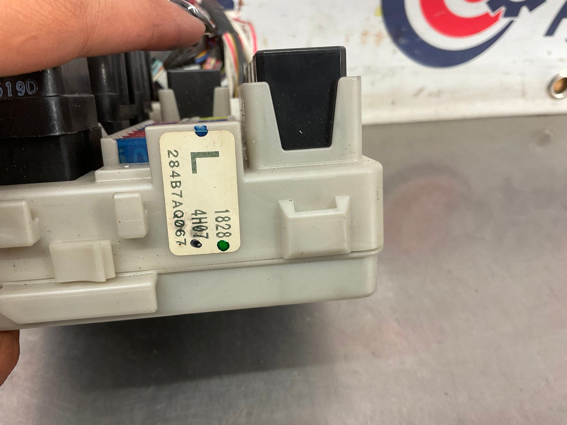 2004 Infiniti G35 IPDM Engine Large Fuse Relay Box 284B7 OEM 15BE4EC - On Point Parts Inc