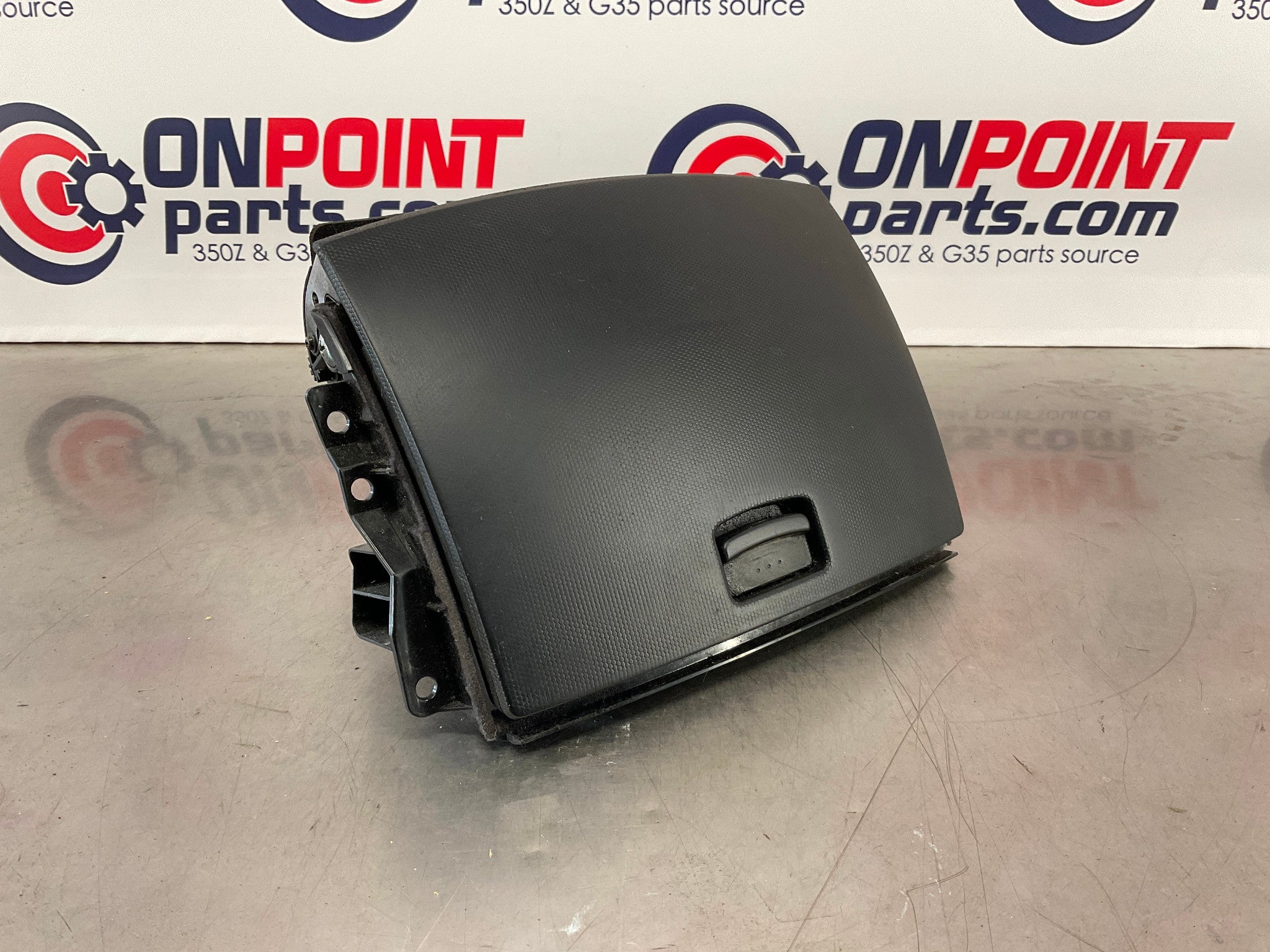 fami 2006 Nissan 350Z Front Interior Center Console Cubby OEM