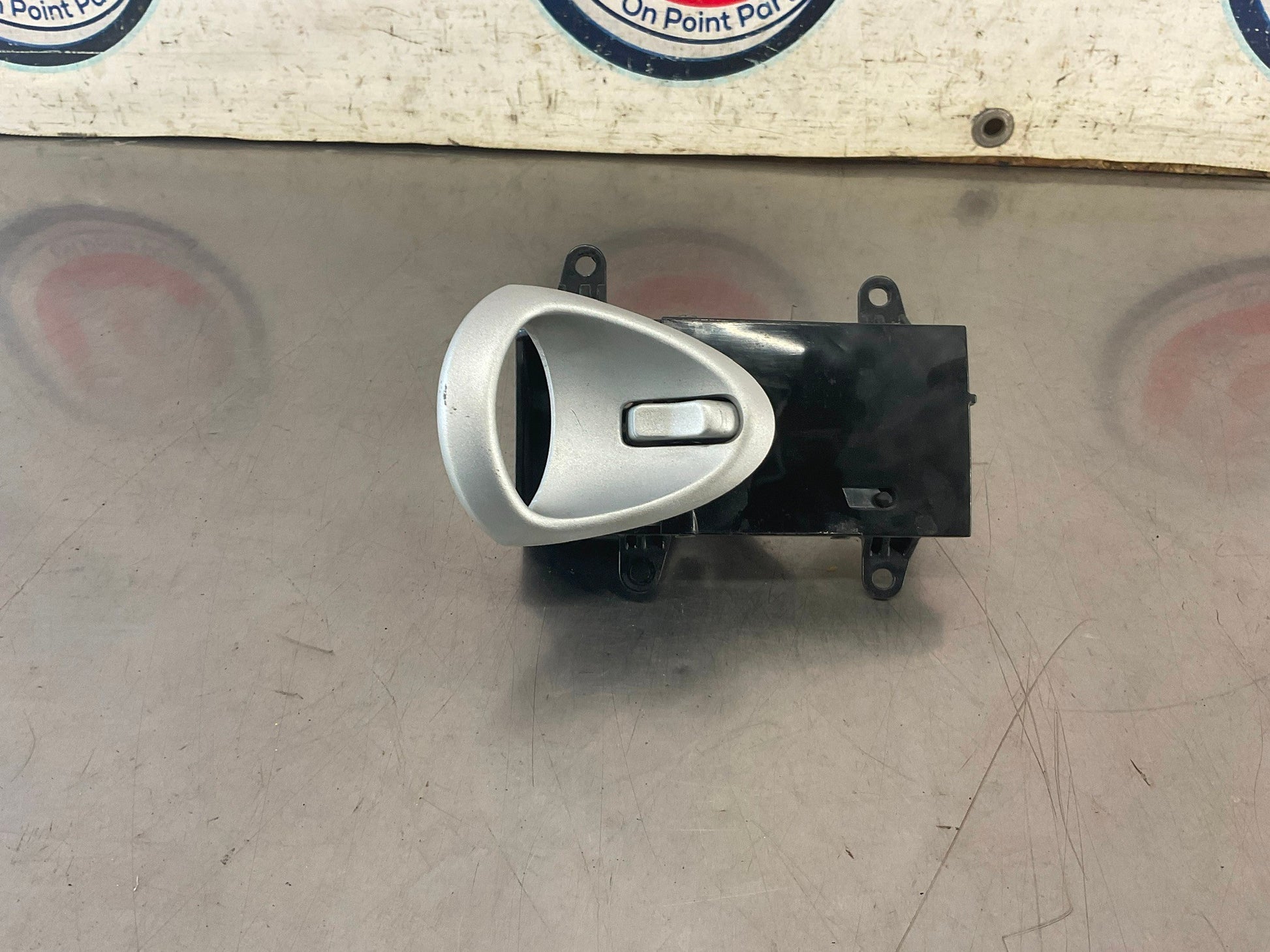 2004 Nissan 350Z Passenger Right Front Interior Door Handle OEM 13BHDDE - On Point Parts Inc