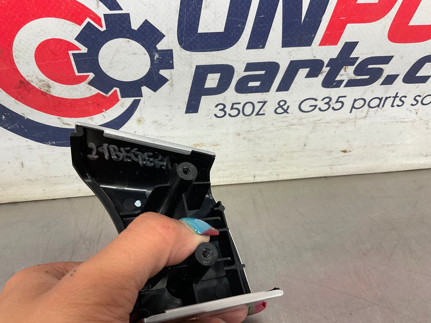 2004 Nissan 350Z Steering Wheel Cruise Control Switches and Trim OEM 14BEQEA - On Point Parts Inc