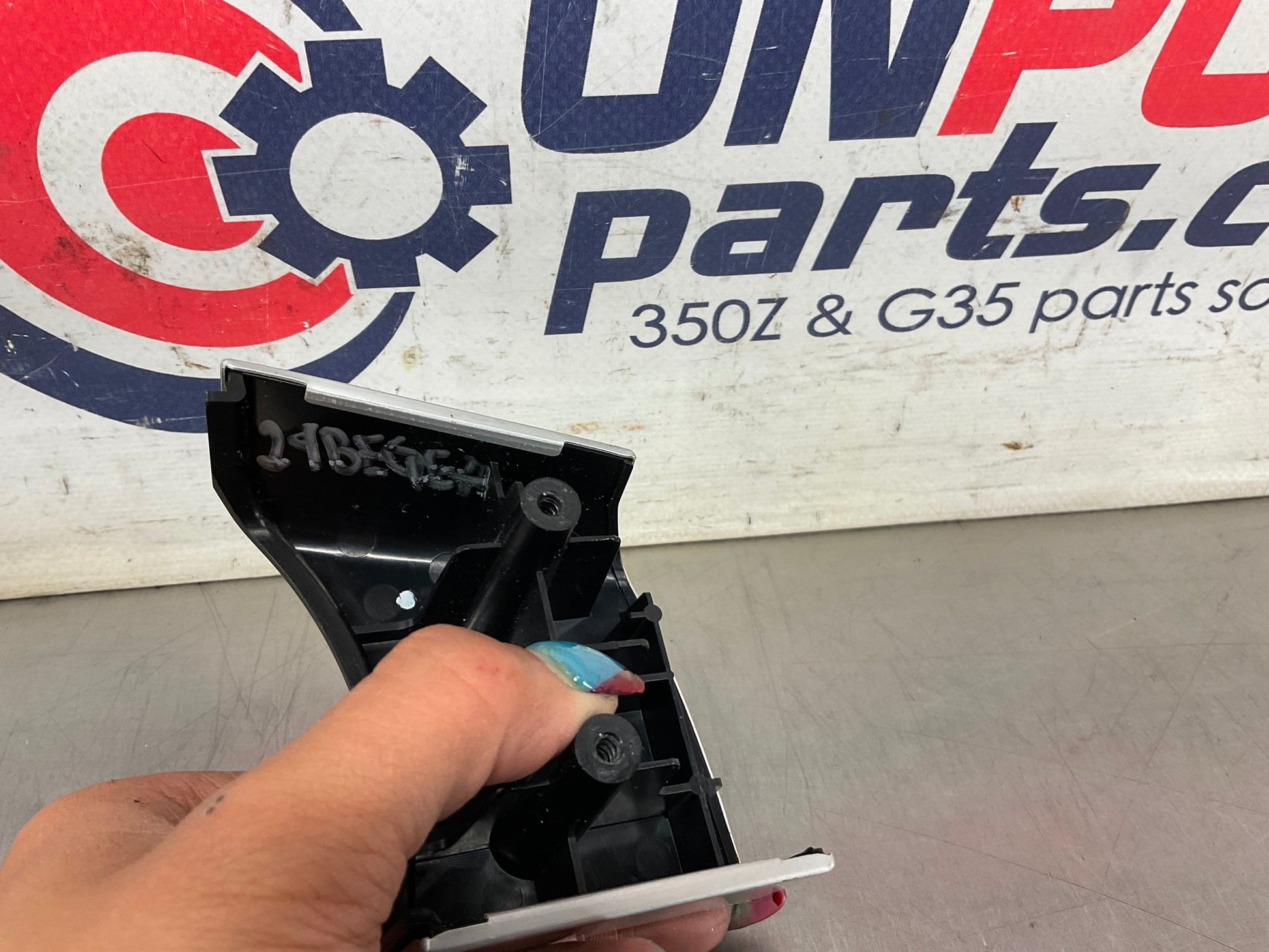 2004 Nissan 350Z Steering Wheel Cruise Control Switches and Trim OEM 14BEQEA - On Point Parts Inc