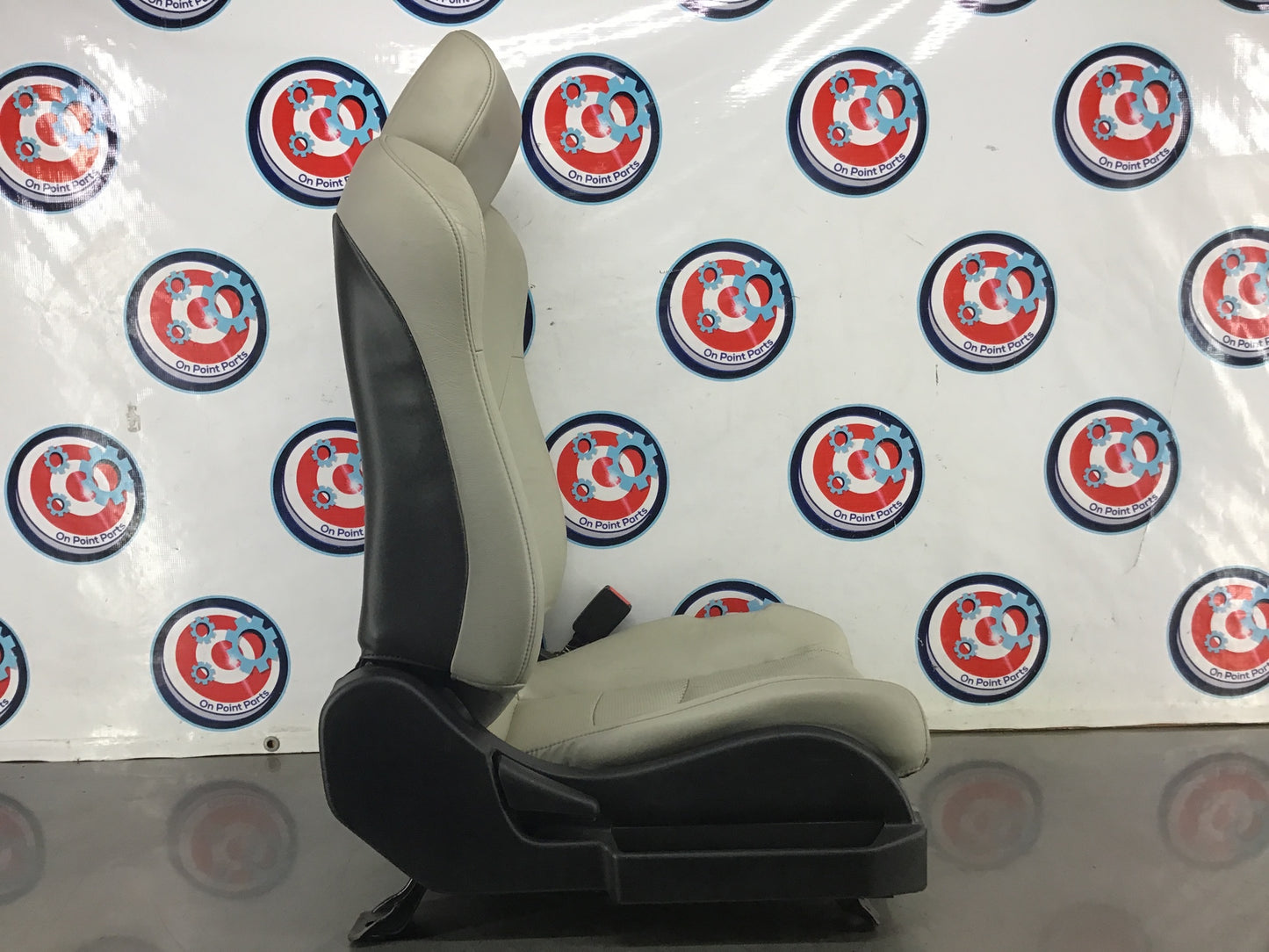 2006 Nissan 350Z Passenger Right Leather Power Seat OEM 12BEKC9 - On Point Parts Inc