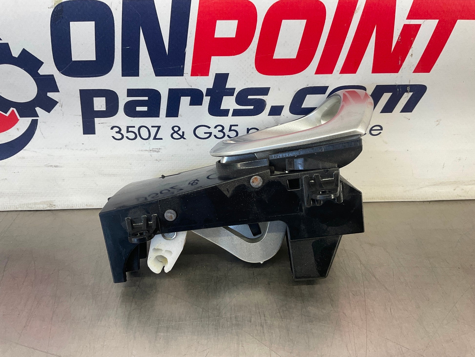 2006 Nissan 350Z Passenger Right Interior Door Handle 80670 OEM 15BAJDE - On Point Parts Inc